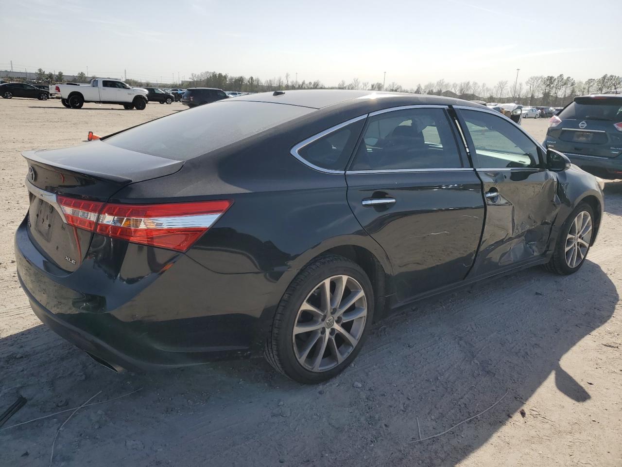 2015 Toyota Avalon - Image 3