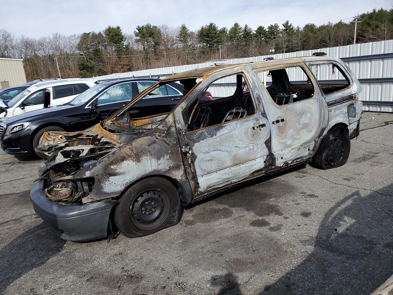 2001 Toyota Sienna Ce for Sale in Exeter, RI - Burn