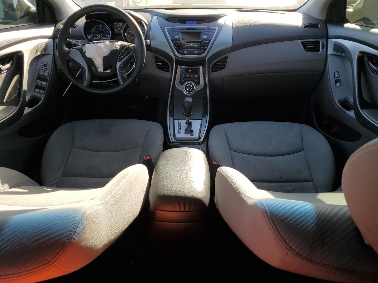 2013 Hyundai Elantra - Image 8