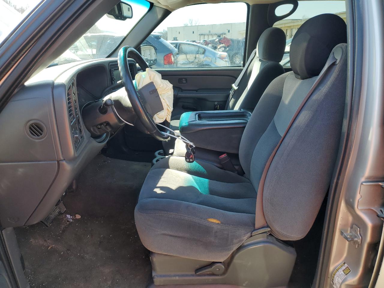 2004 GMC Sierra - Image 7
