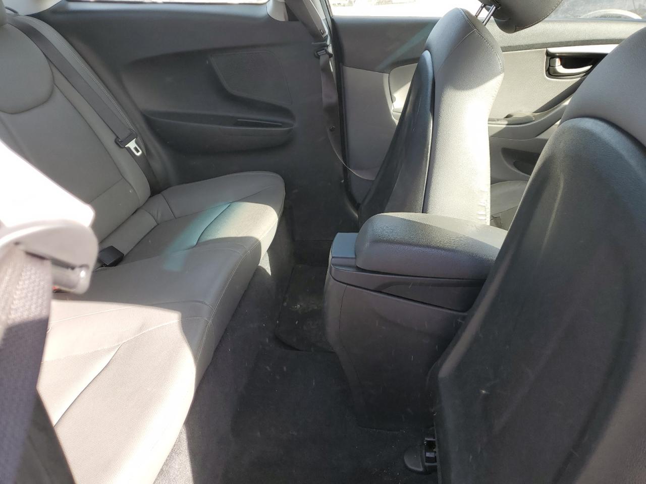 2014 Hyundai Elantra - Image 10