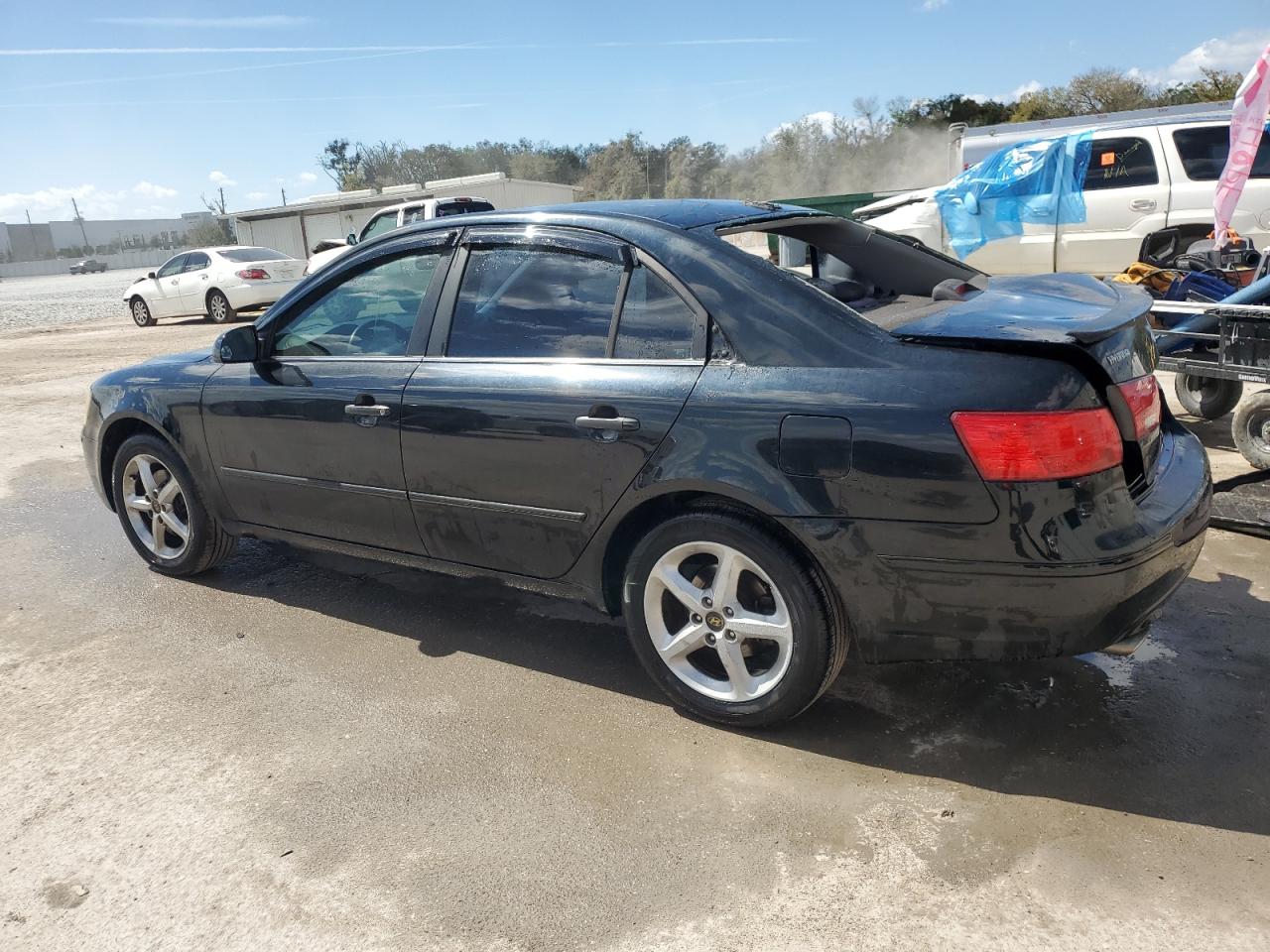 2009 Hyundai Sonata - Image 2