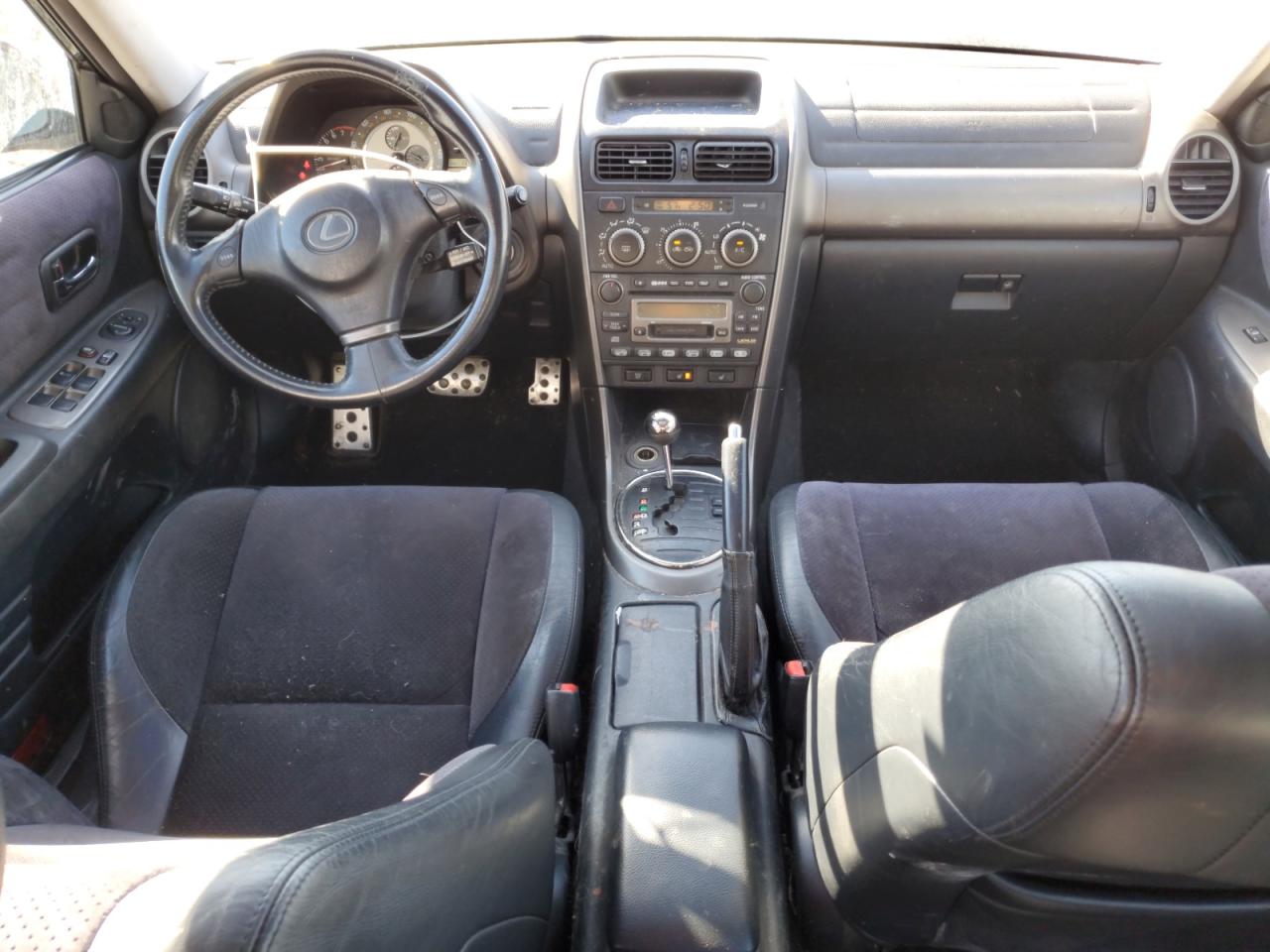 2001 Lexus IS - Image 8