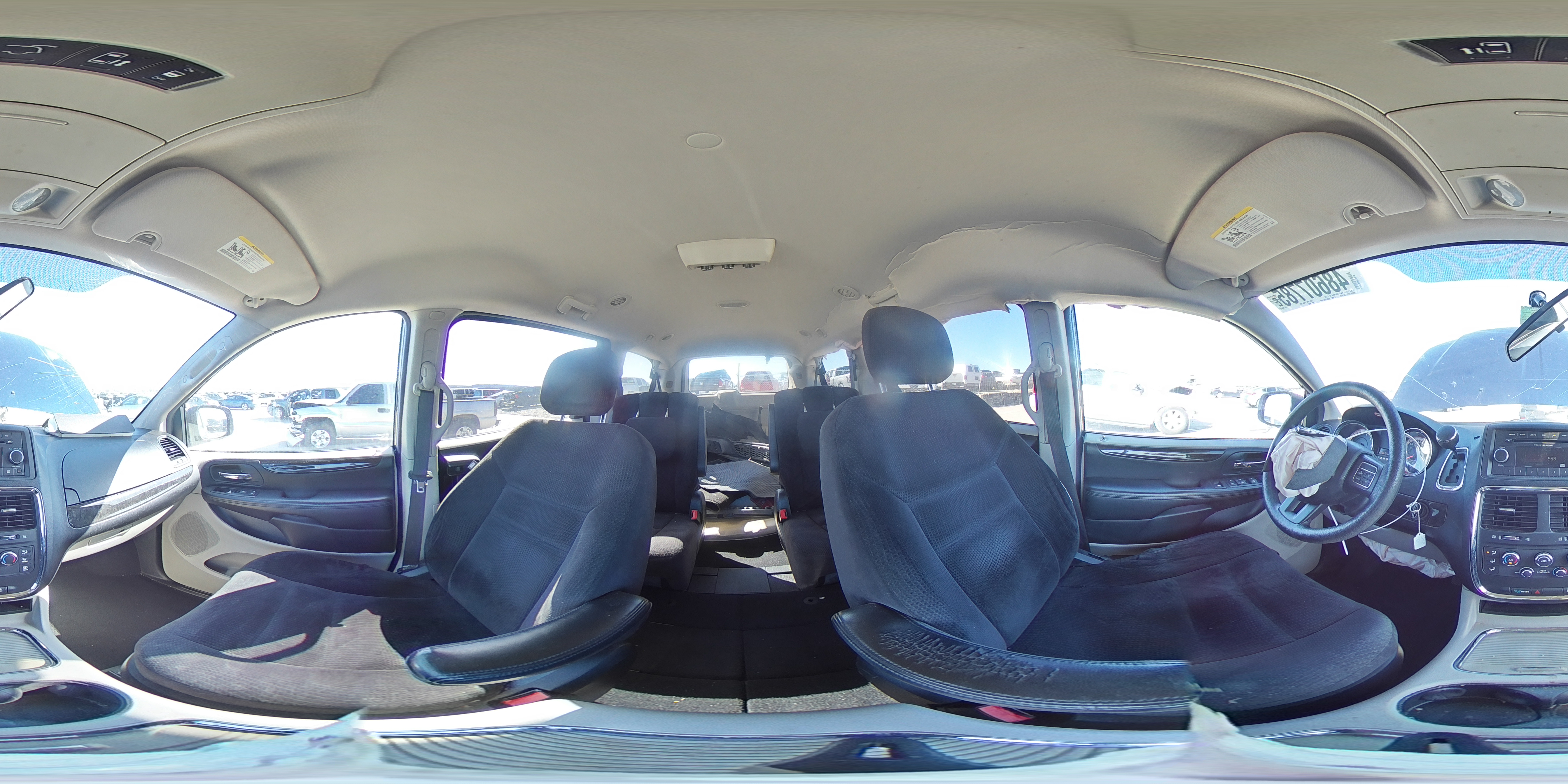 2014 Dodge Caravan - Image 13