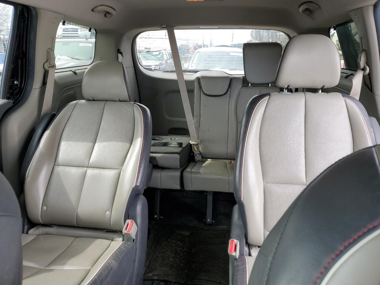 2018 Kia Sedona - Image 10