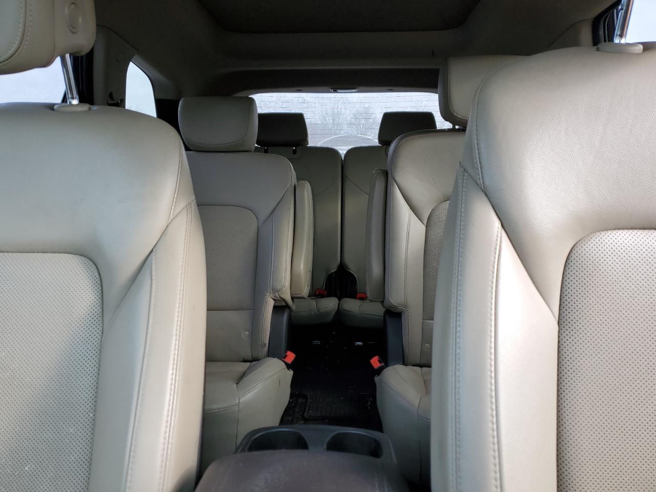 2017 Hyundai Santa Fe - Image 10