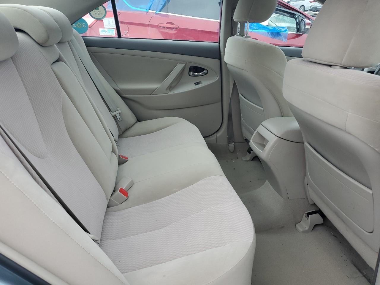 2010 Toyota Camry - Image 10