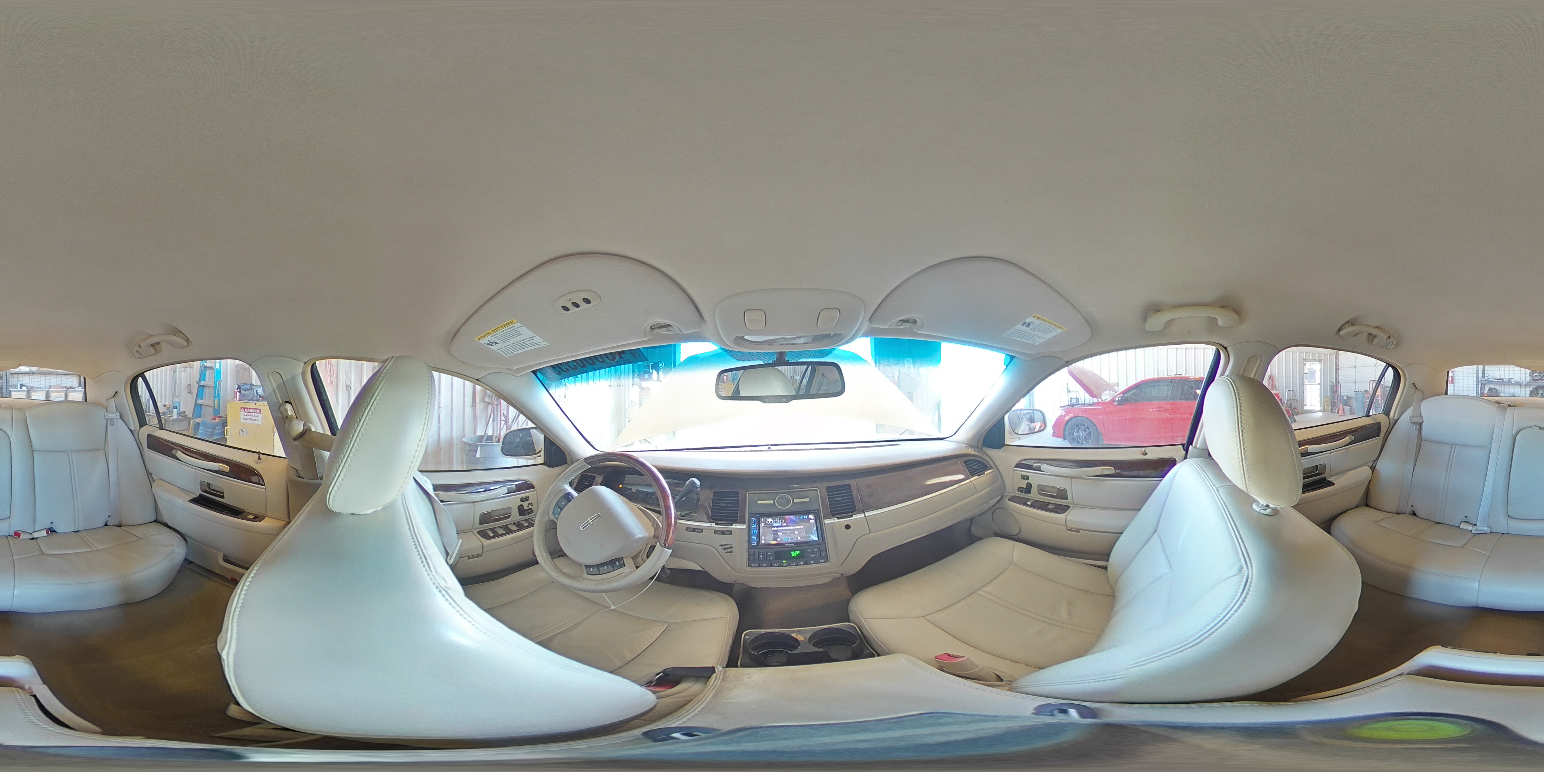 2009 Lincoln Town Car - Image 13