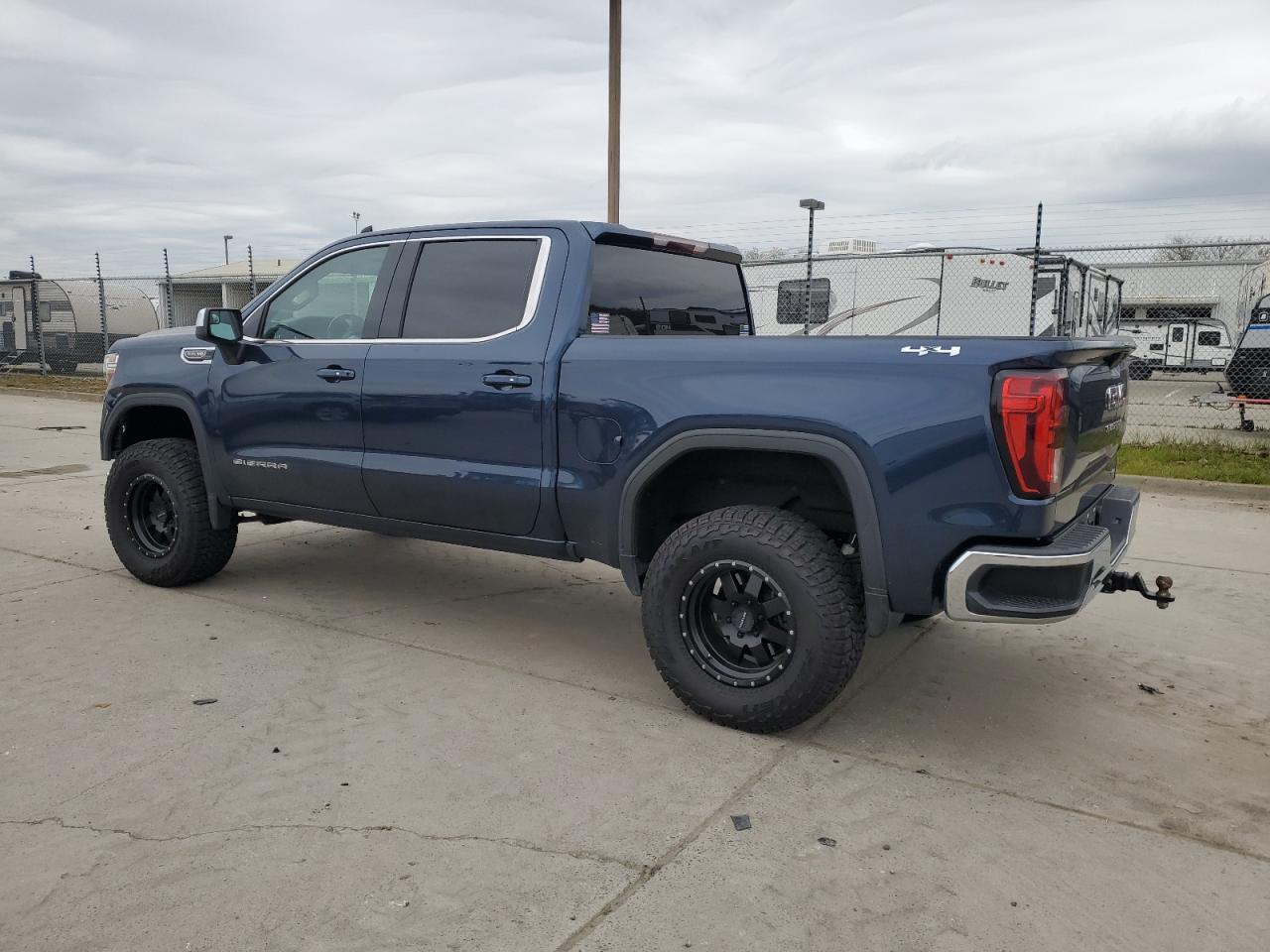 2021 GMC Sierra - Image 2