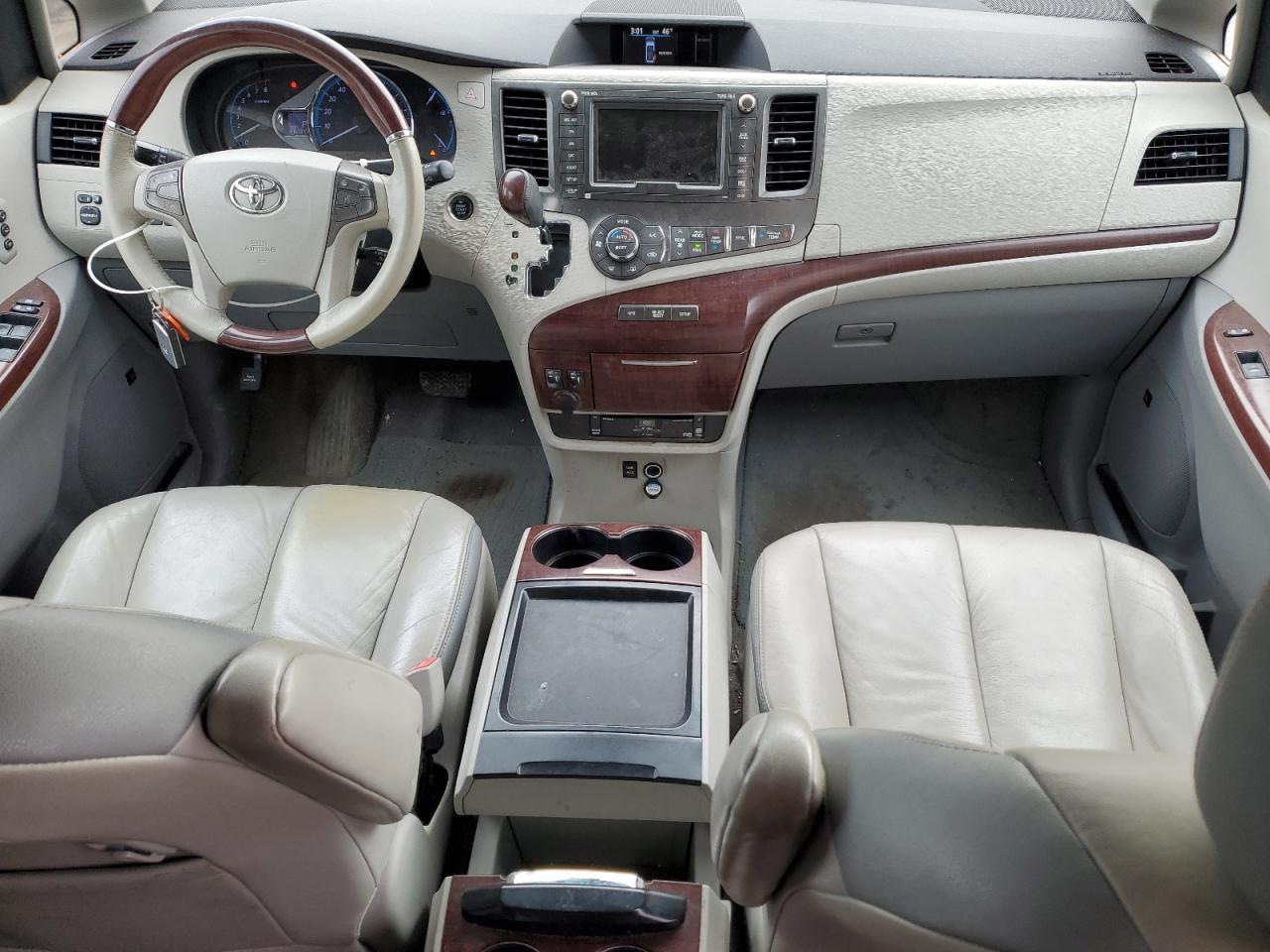 2011 Toyota Sienna - Image 8