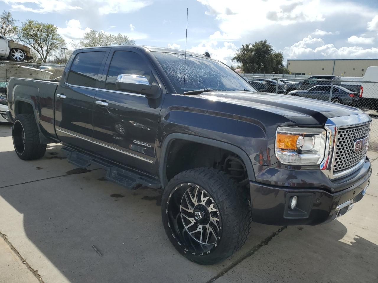2014 GMC Sierra - Image 4