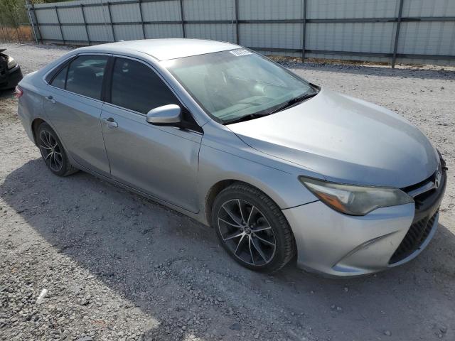 Sedans TOYOTA CAMRY 2015 Srebrny