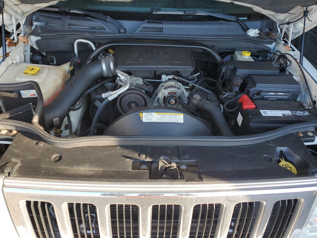 2010 Jeep Commander - Image 11