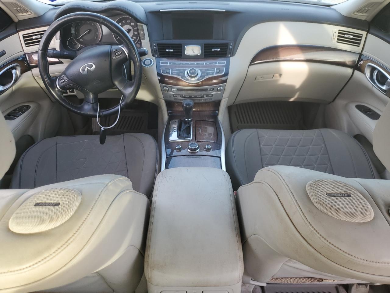 2011 Infiniti M - Image 8