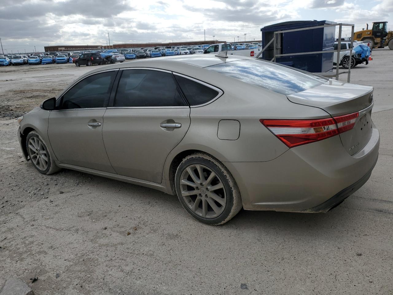 2015 Toyota Avalon - Image 2