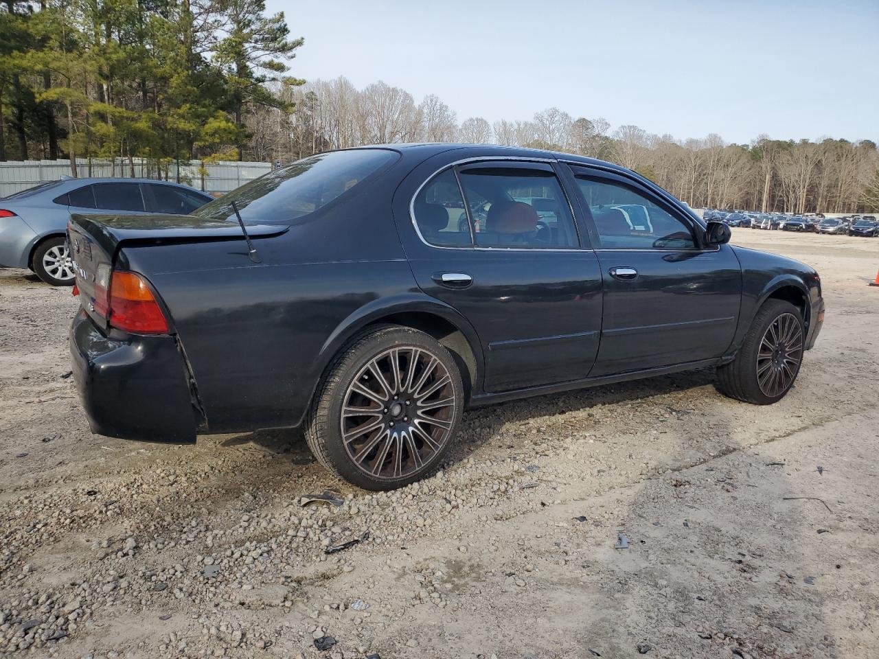 1995 Nissan Maxima - Image 3