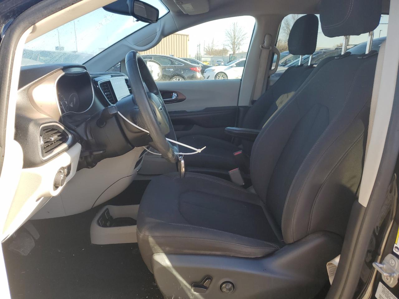 2017 Chrysler Pacifica - Image 7