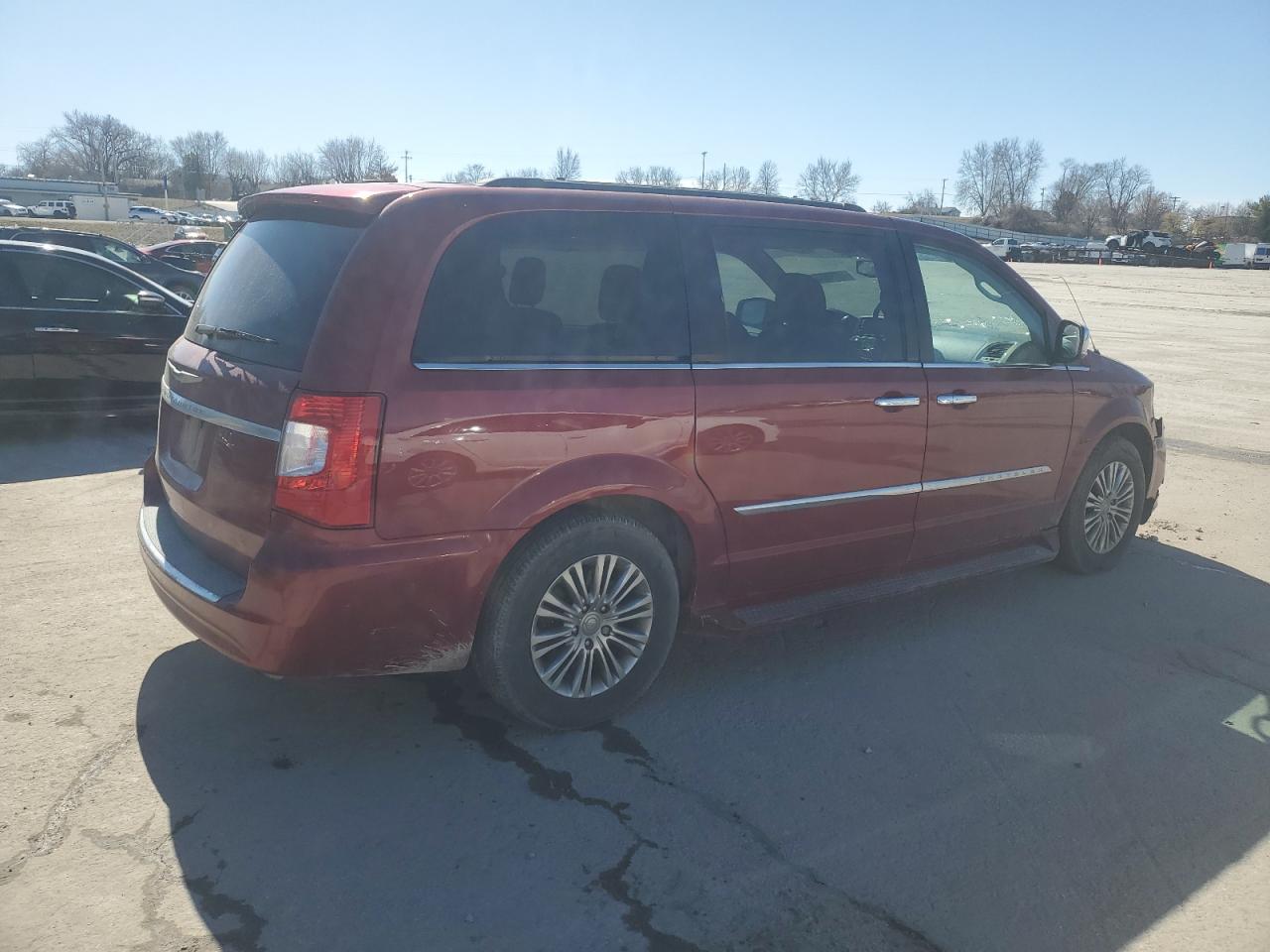 2013 Chrysler Town & Country - Image 3