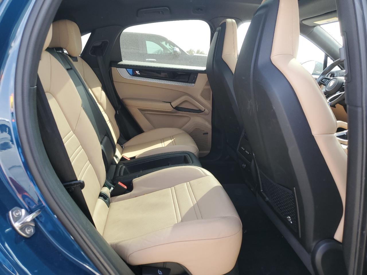2024 Porsche Cayenne - Image 11