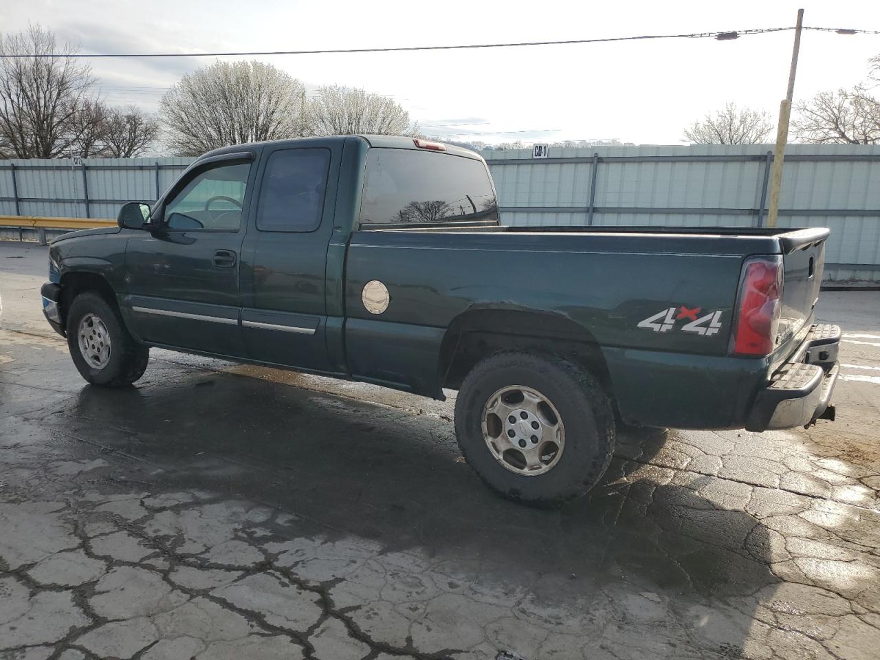 2004 Chevrolet Silverado - Image 2