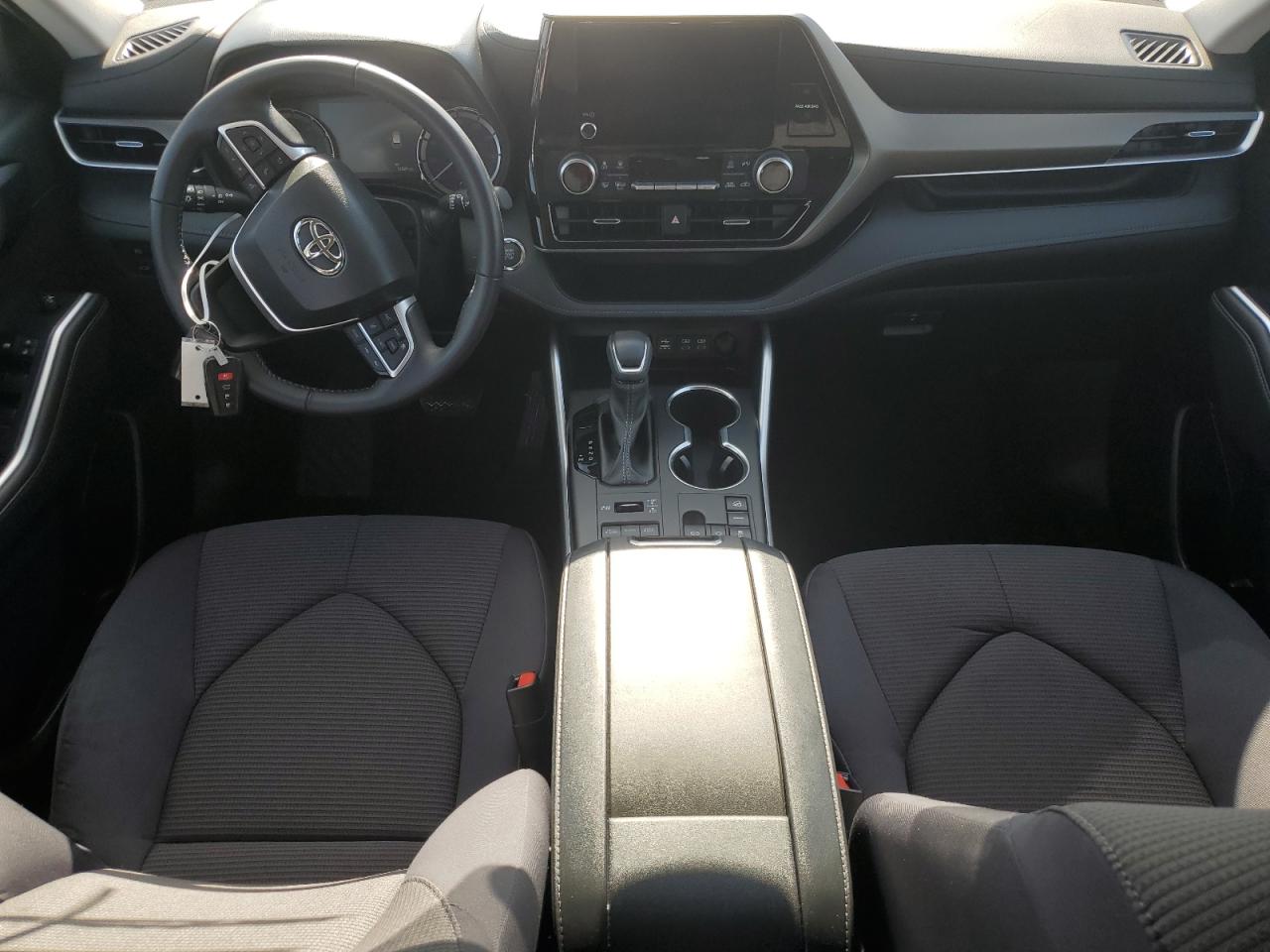 2023 Toyota Highlander - Image 8