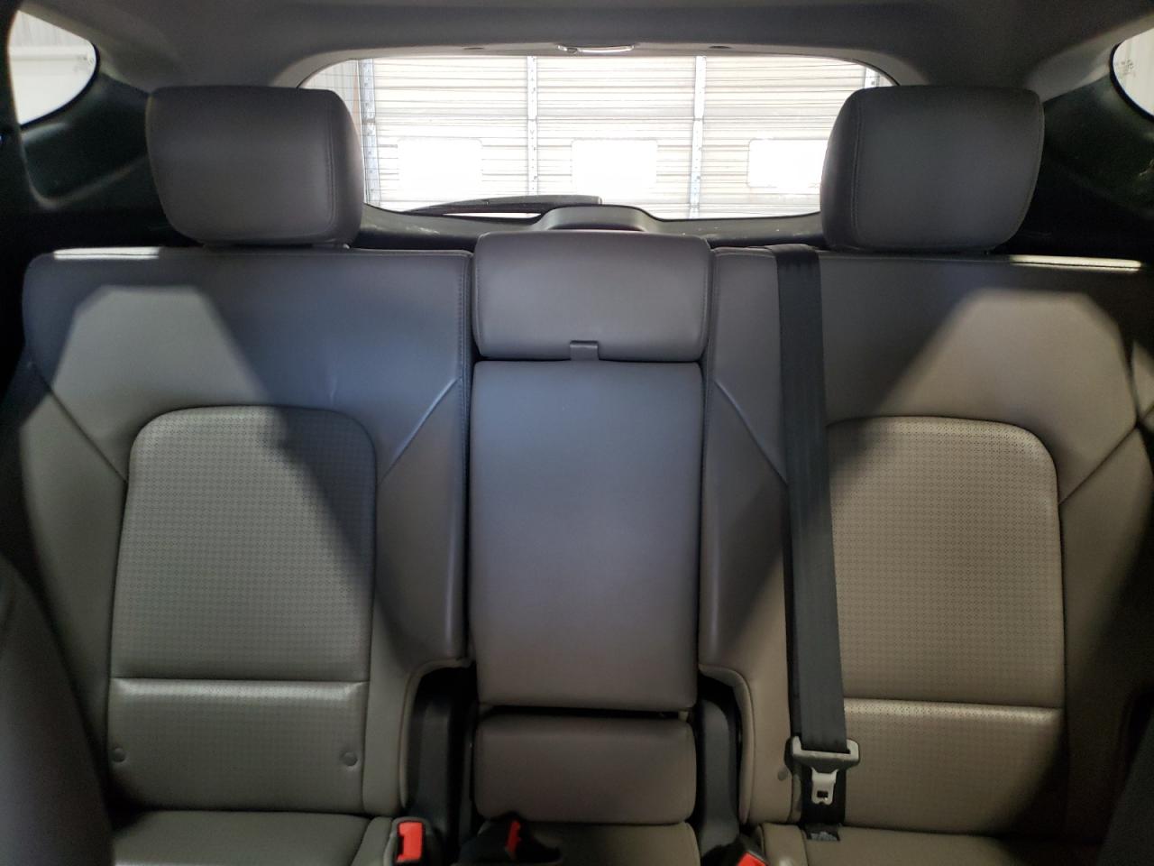 2013 Hyundai Santa Fe - Image 10