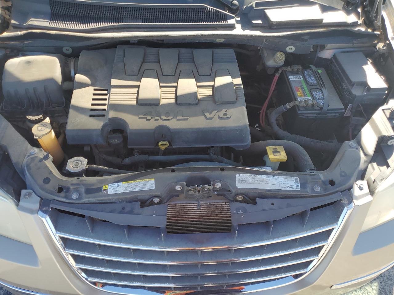 2009 Chrysler Town & Country - Image 12
