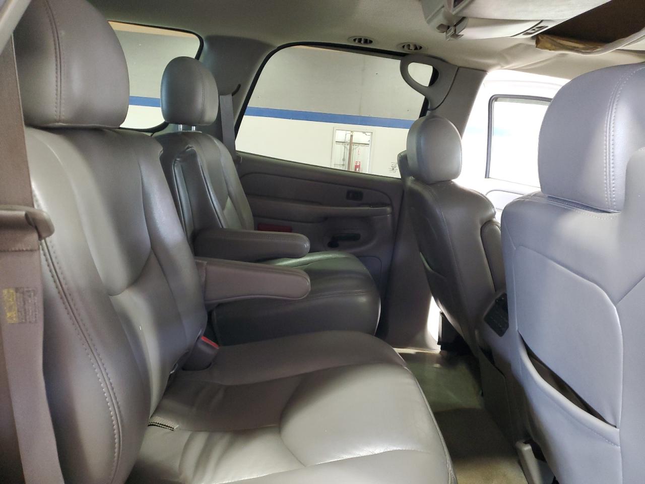 2004 Chevrolet Tahoe - Image 12