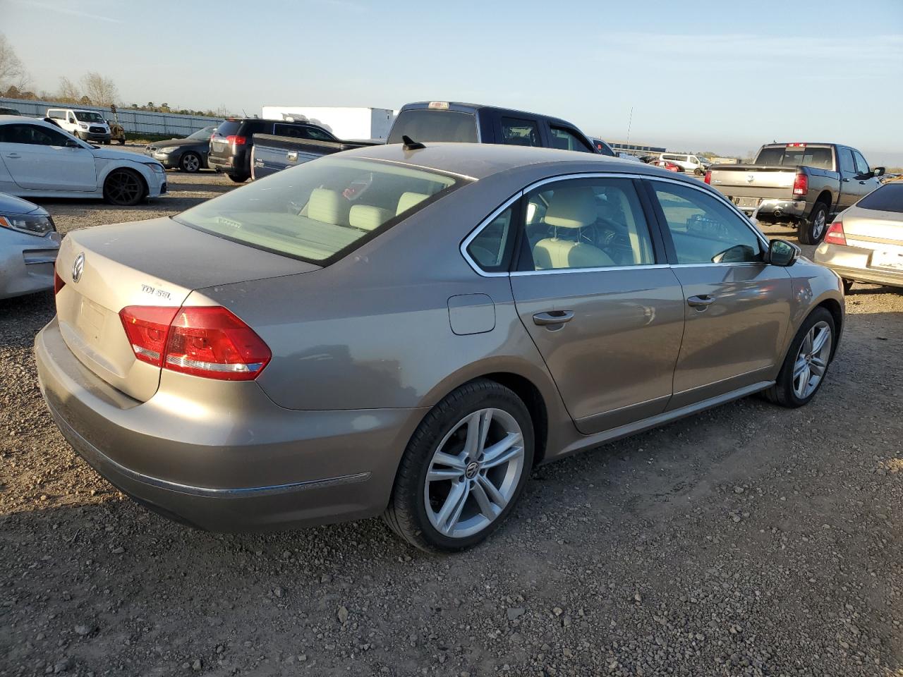 2015 Volkswagen Passat - Image 3