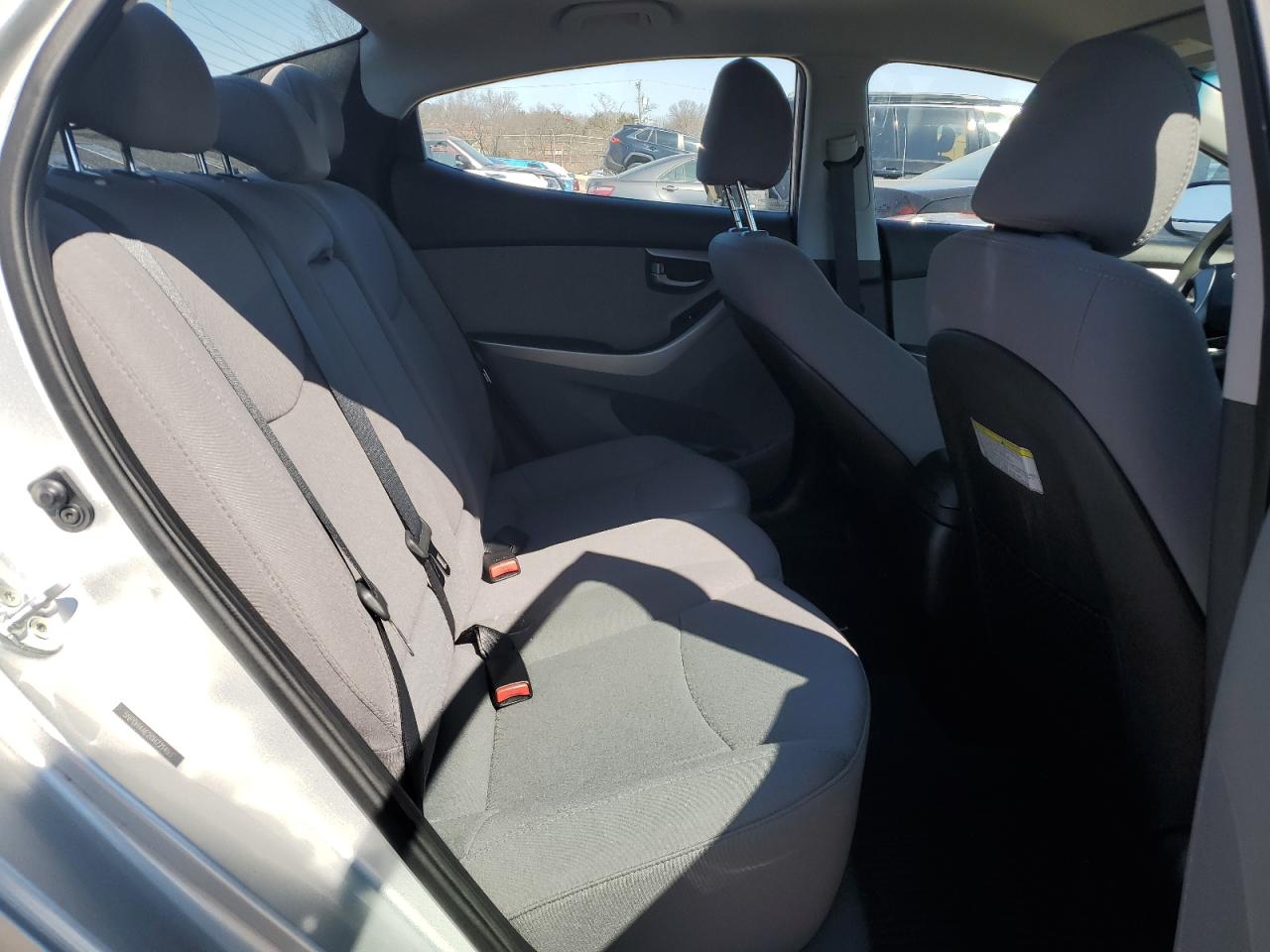 2016 Hyundai Elantra - Image 10