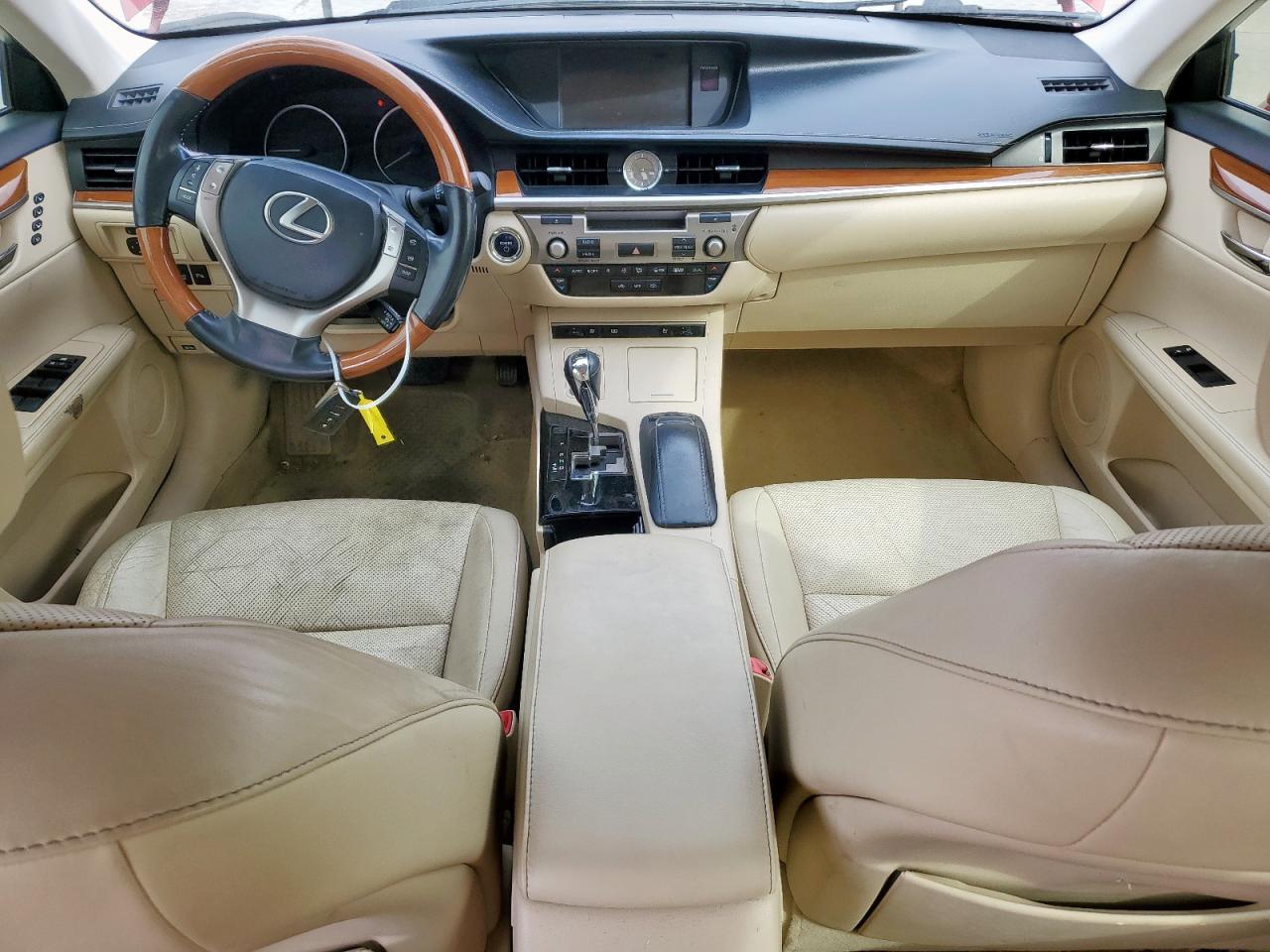 2013 Lexus ES - Image 8