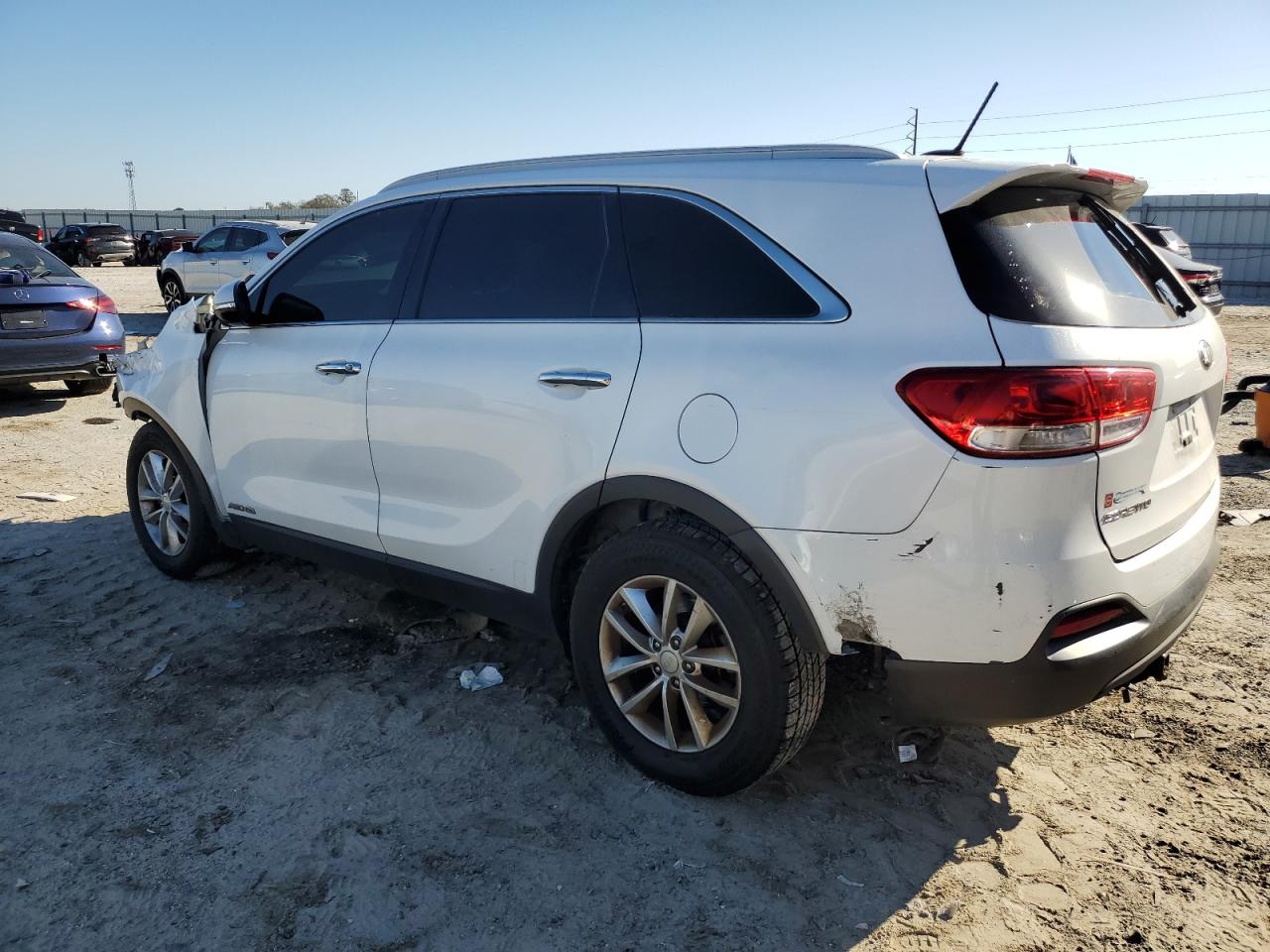 2017 Kia Sorento - Image 2