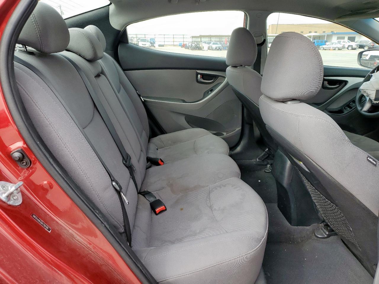 2016 Hyundai Elantra - Image 10