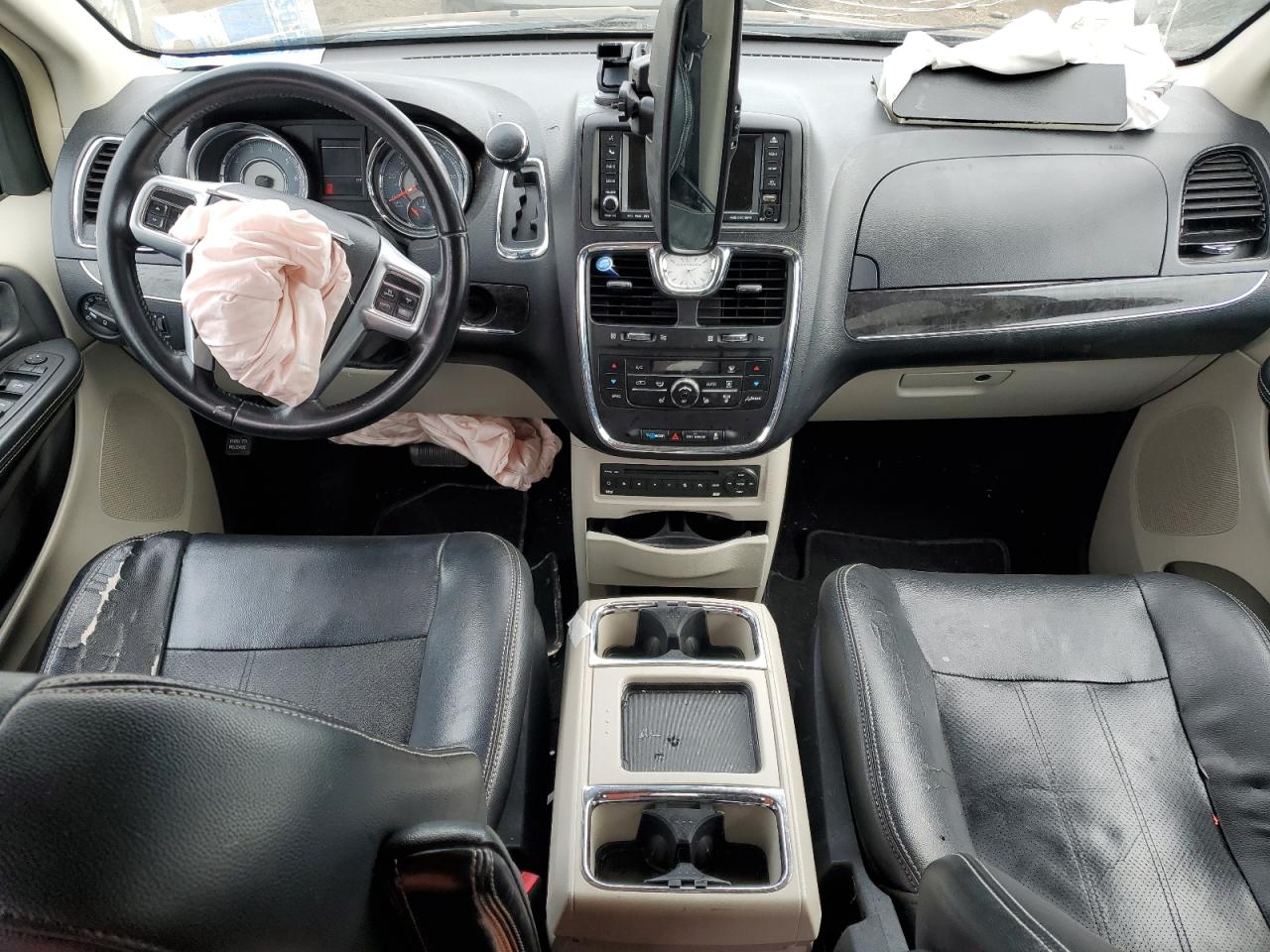 2011 Chrysler Town & Country - Image 8