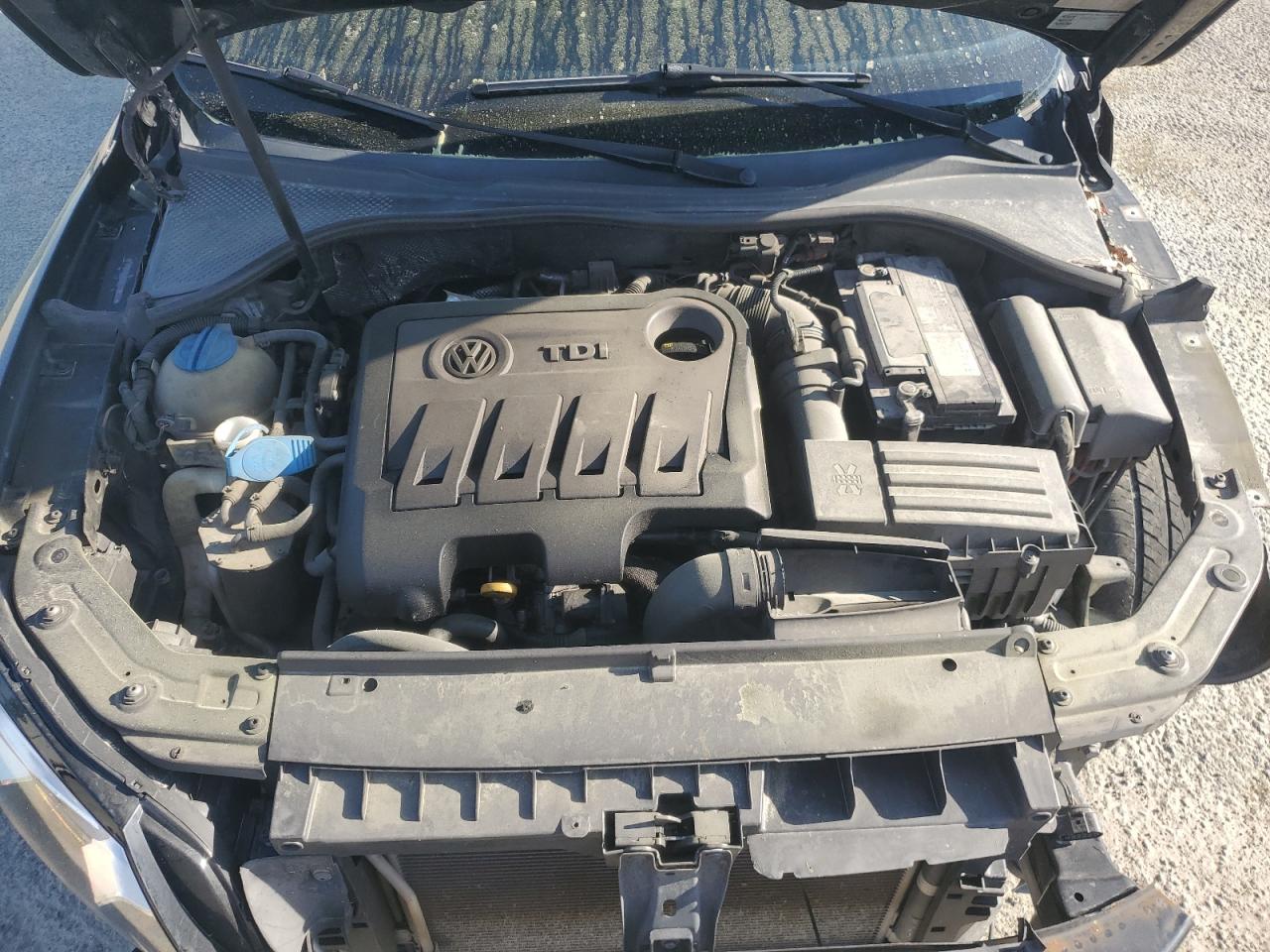 2014 Volkswagen Passat - Image 11