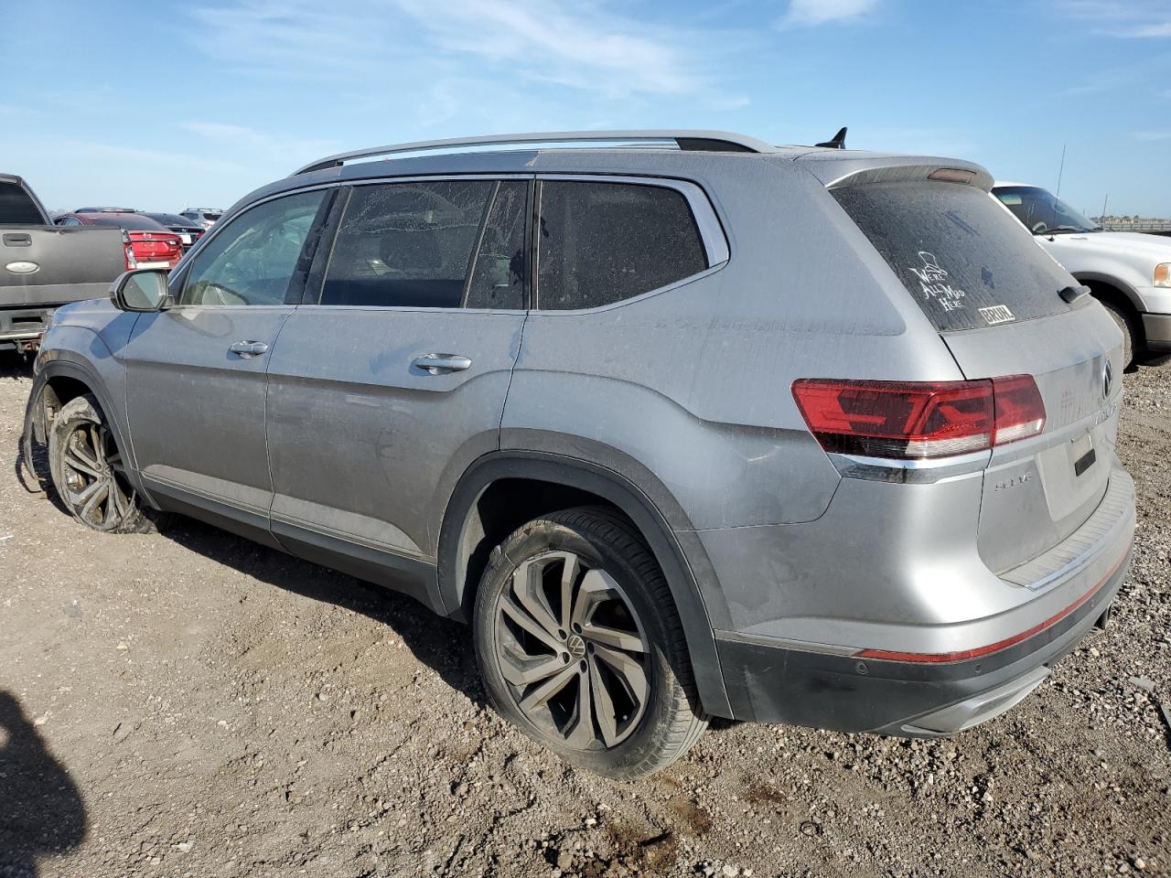 2021 Volkswagen Atlas - Image 2