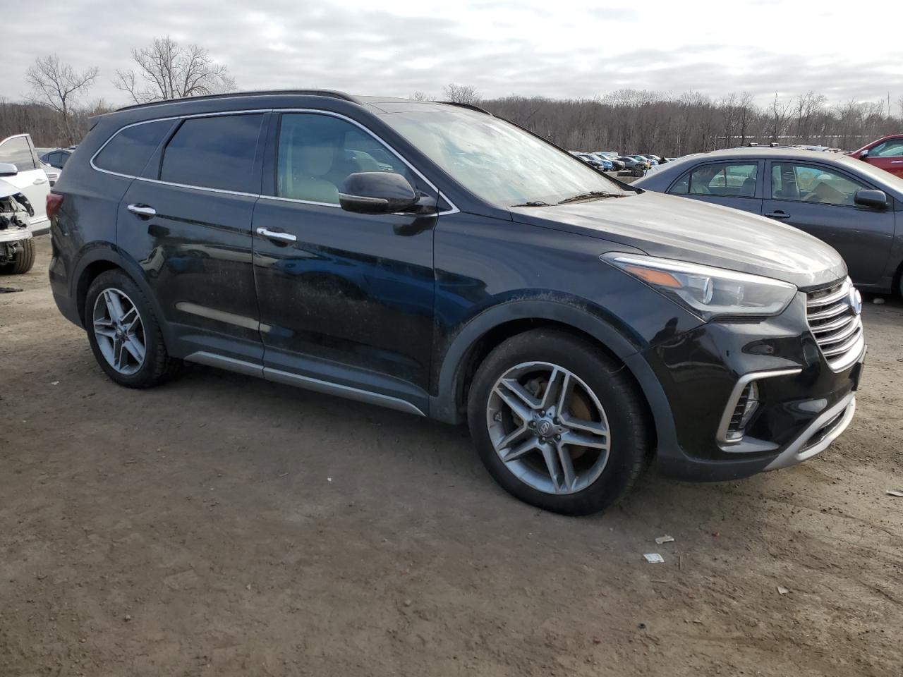 2017 Hyundai Santa Fe - Image 4