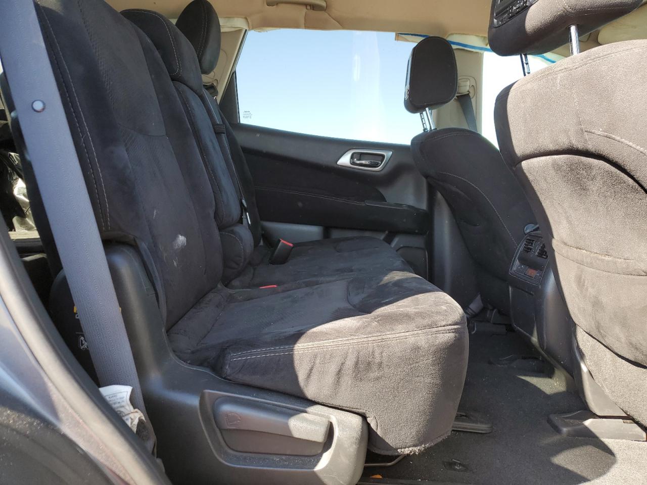 2015 Nissan Pathfinder - Image 11
