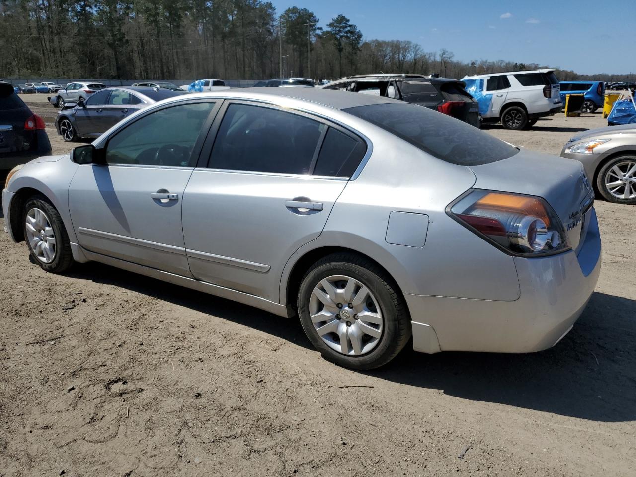 2010 Nissan Altima - Image 2