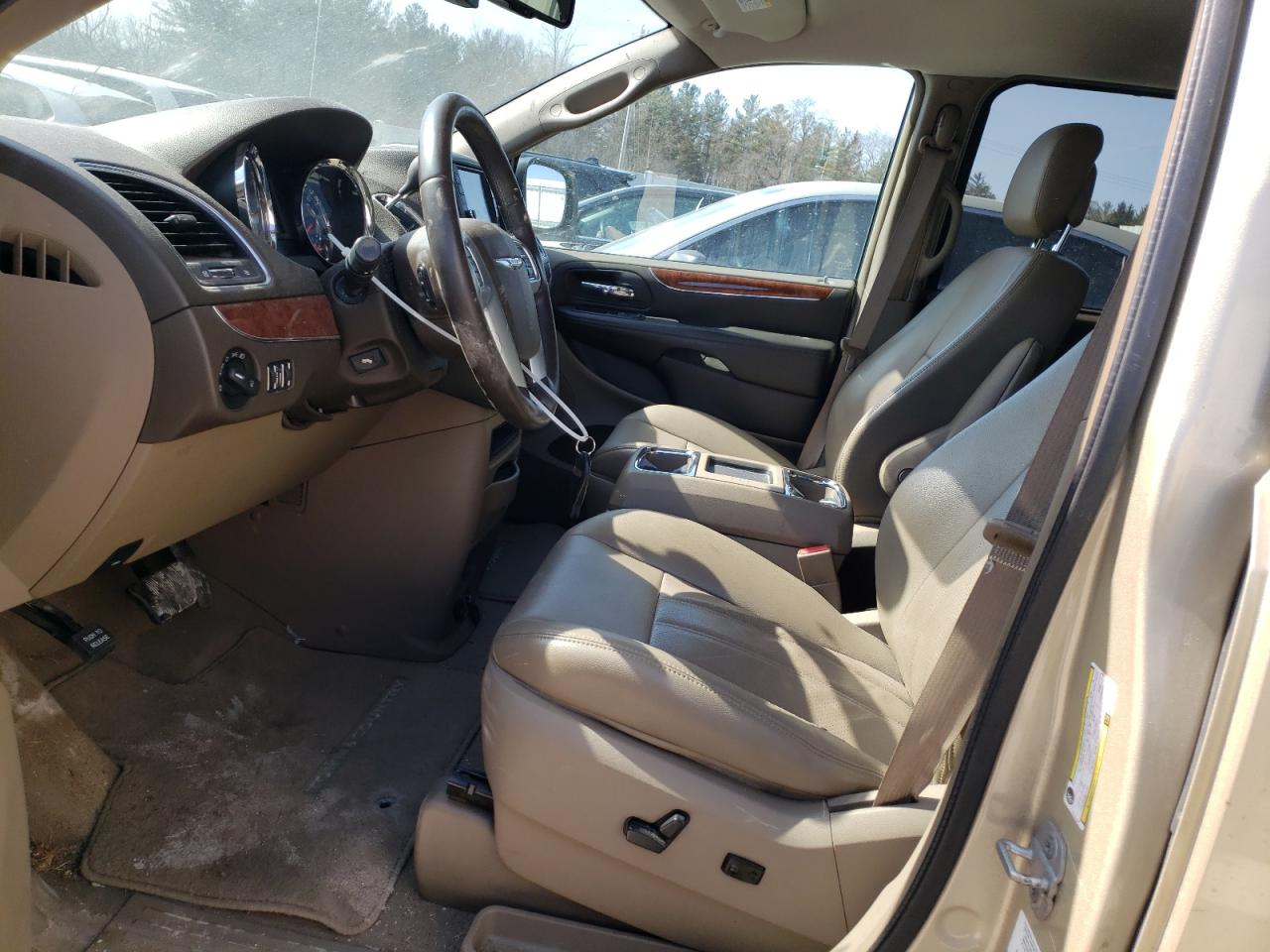 2011 Chrysler Town & Country - Image 7