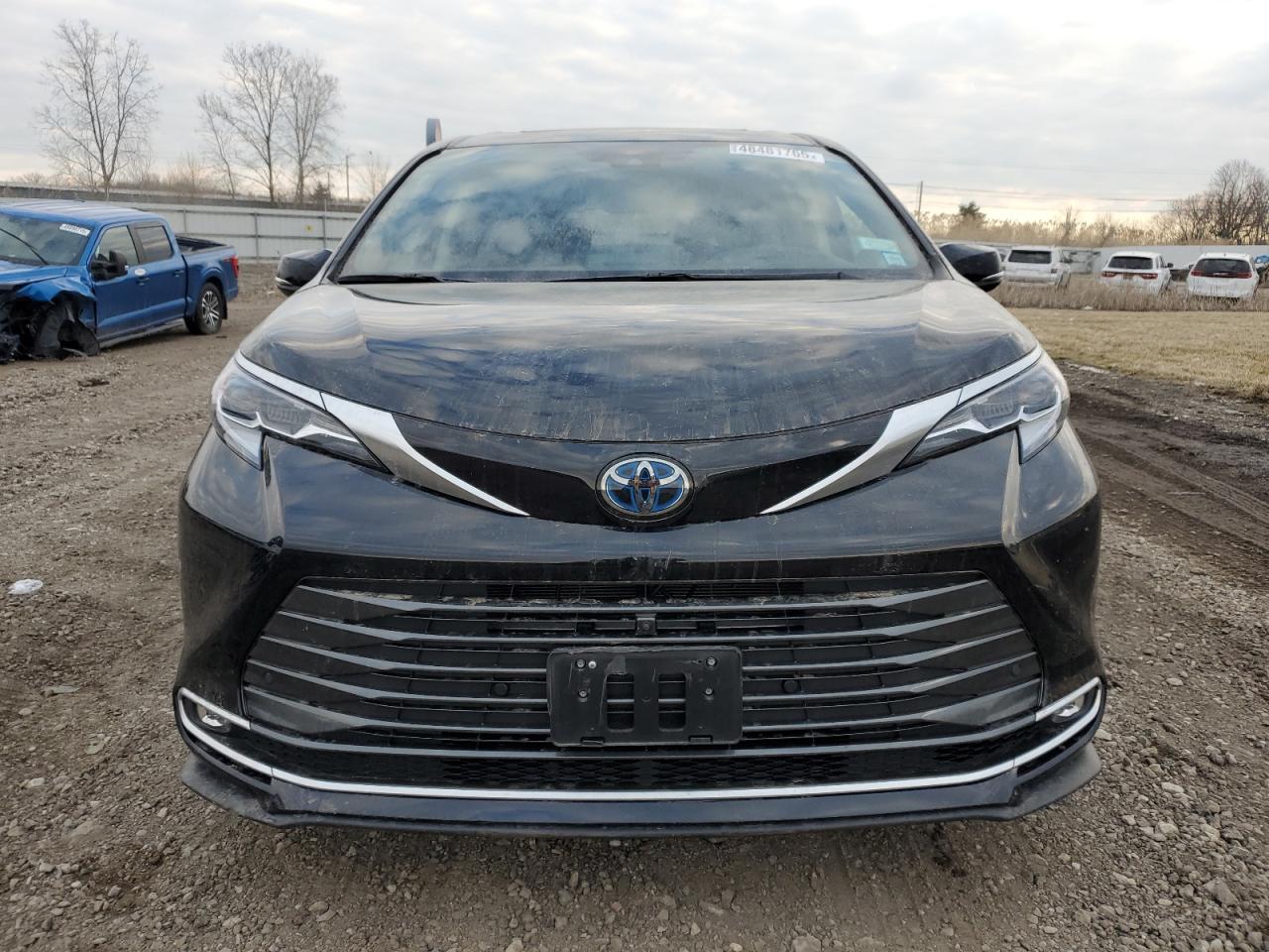 2023 Toyota Sienna - Image 5