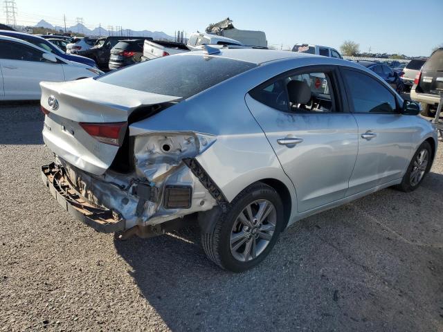  HYUNDAI ELANTRA 2018 Серебристый
