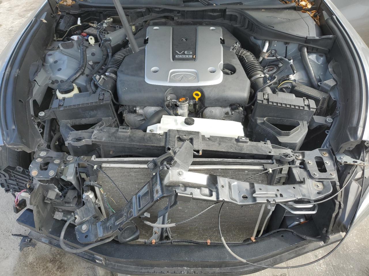 2015 Infiniti Q70 - Image 13