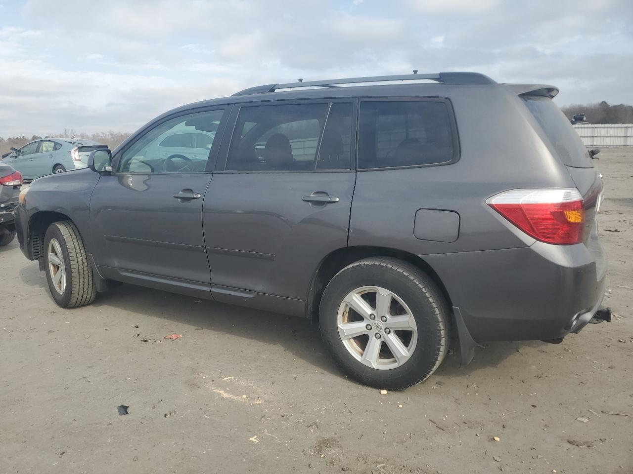 2010 Toyota Highlander - Image 2