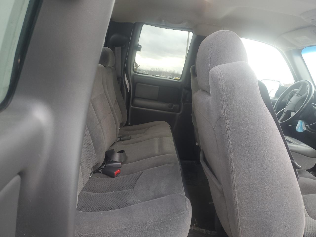 2005 Chevrolet Silverado - Image 10