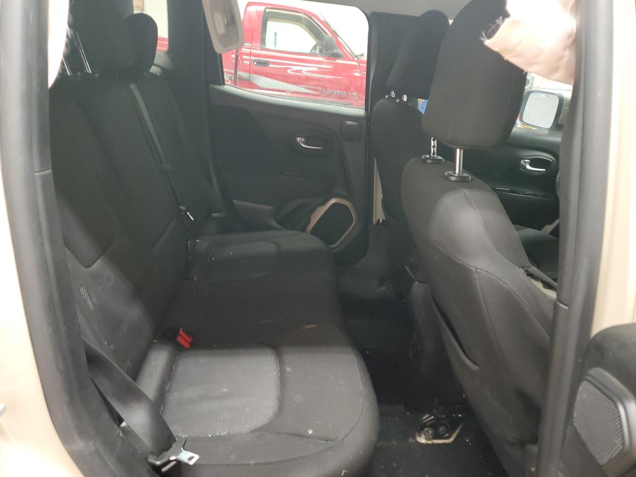 2015 Jeep Renegade - Image 11