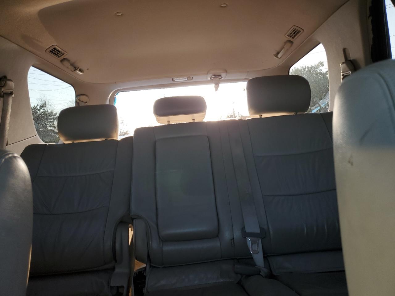 2003 Toyota Sequoia - Image 10