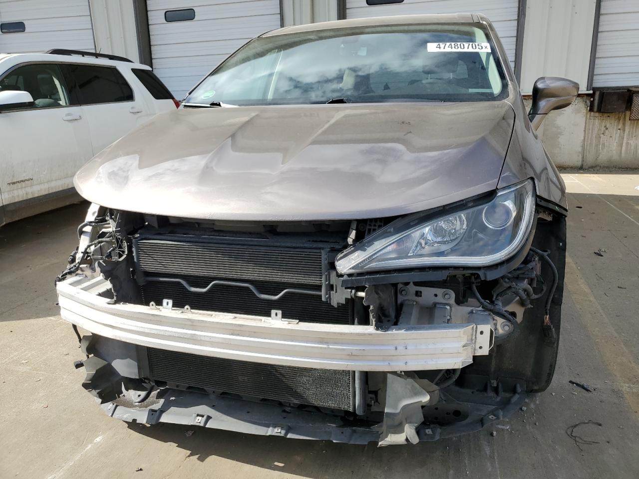 2018 Chrysler Pacifica - Image 5