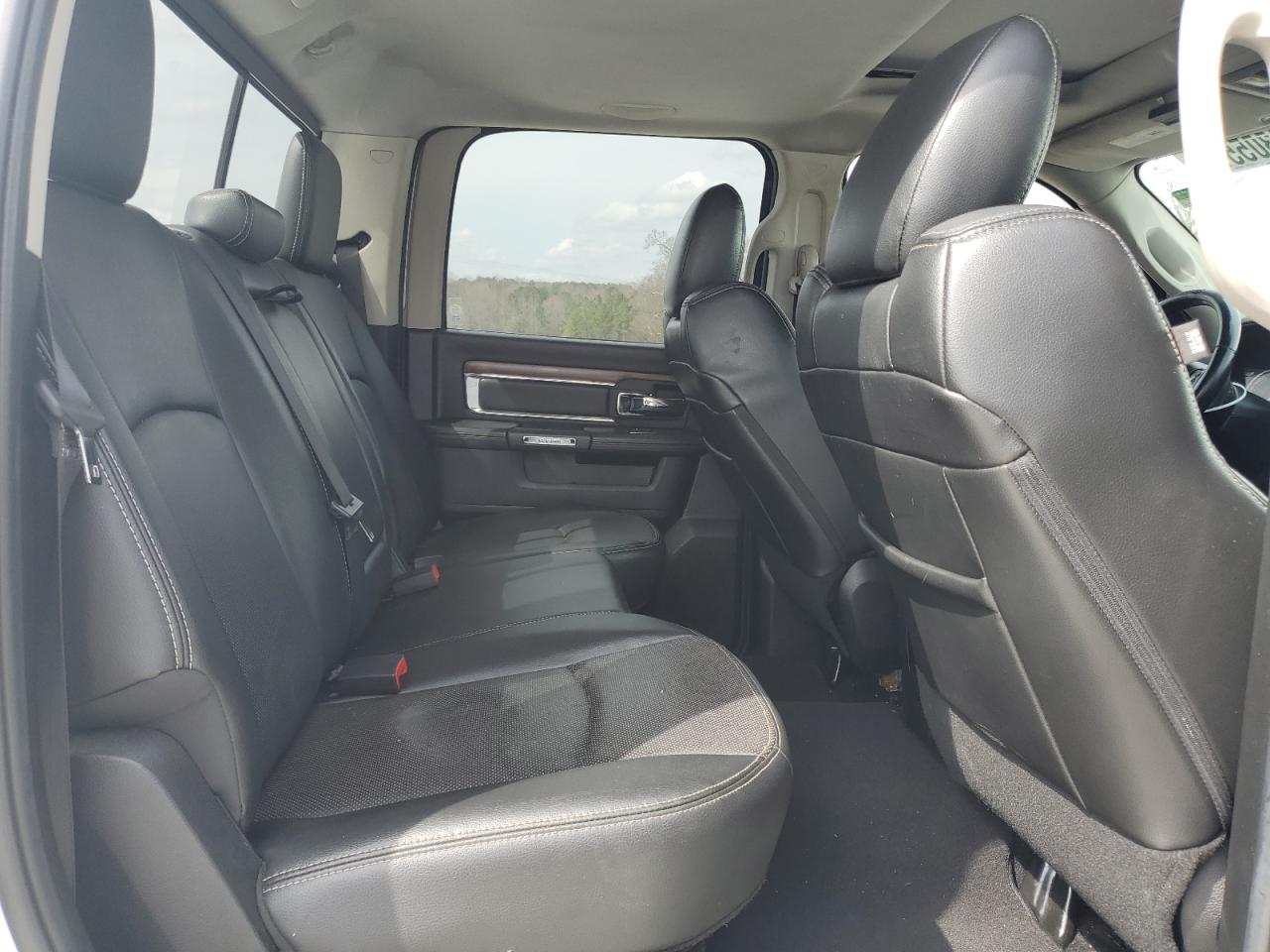 2015 RAM 1500 - Image 10