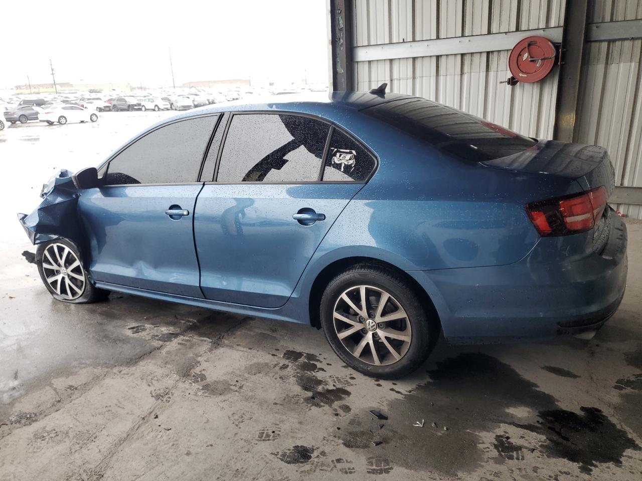 2016 Volkswagen Jetta - Image 2